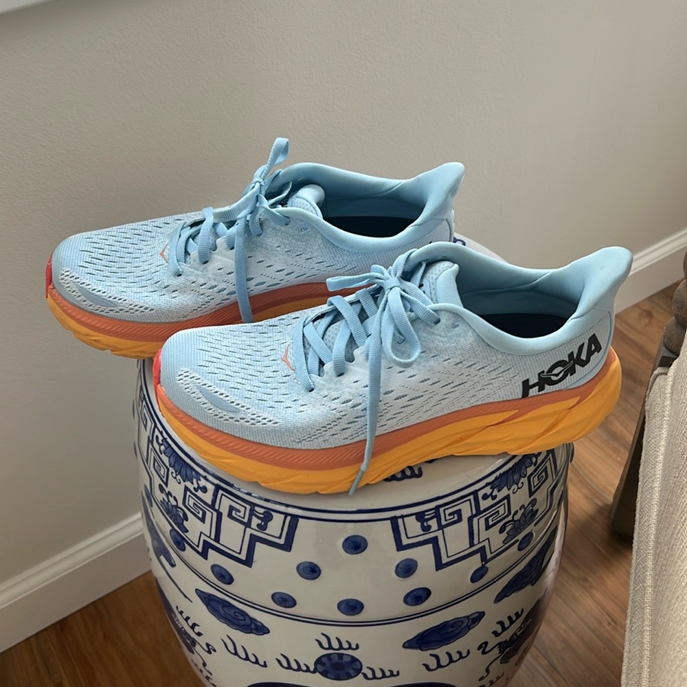 HOKA Clifton 8